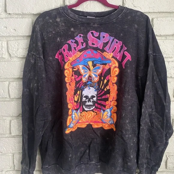 No Boundaries Graphic Sweatshirt - Picture 1 of 4